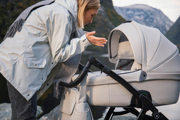 Noordi FJORDI V2 Kinderwagen in ECO LEDER | 2 IN 1 SET MIT BABYWANNE + SPORTWAGEN + Wickeltasche – Bild 47