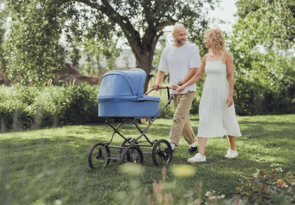 NATURKIND IDA Kinderwagen mit Babykorb aus Stoff+ Sportsitz | Bio Klassiker aus Österreich – Bild 14