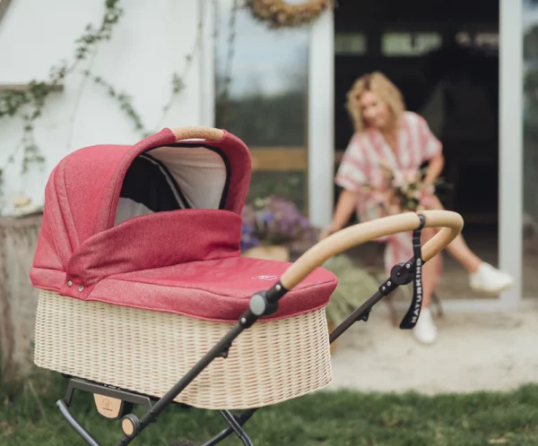 NATURKIND IDA Kinderwagen mit geflochtenem Babykorb + Sportsitz | Bio Klassiker aus Österreich – Bild 27