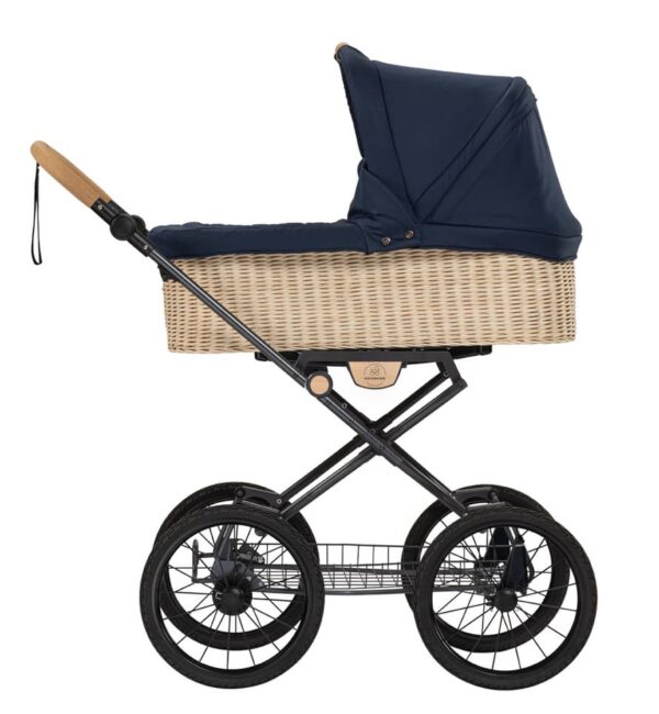 NATURKIND IDA Kinderwagen mit geflochtenem Babykorb + Sportsitz | Bio Klassiker aus Österreich – Bild 28