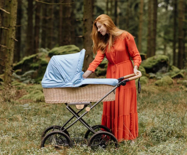 NATURKIND IDA Kinderwagen mit geflochtenem Babykorb + Sportsitz | Bio Klassiker aus Österreich – Bild 11