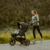 TFK MONO 2 Sportwagen/ Joggster | XXL Buggy mit der größten Sitzfläche am Markt mit 100 cm Liegefläche | + Gratis Paket – Bild 63
