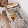 Woodluck BABUSHKA SPARSET 3-TEILIG | BABYBETT + REGAL + Schrank | dezentes Olivgrün / Weiß | Vintage/Retro – Bild 3