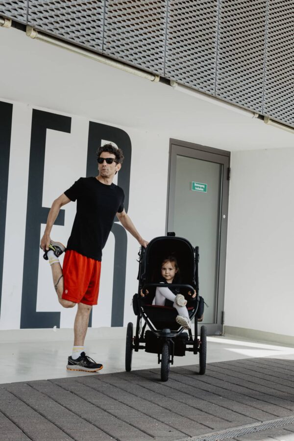 TFK Pro Sportkinderwagen/ Jogger | XXL Buggy mit der größten Sitzfläche am Markt mit 100 cm Liegefläche | + Gratis Paket – Bild 4