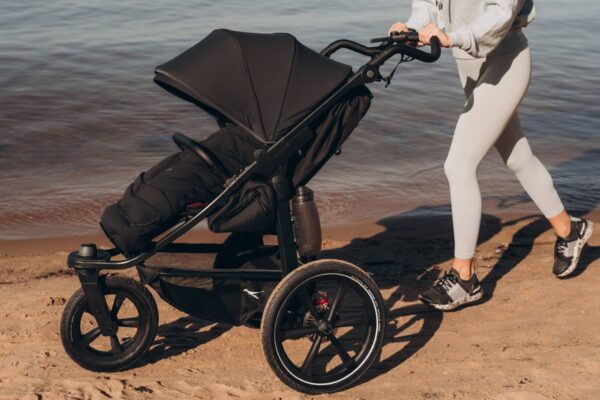TFK Pro Sportkinderwagen/ Jogger | XXL Buggy mit der größten Sitzfläche am Markt mit 100 cm Liegefläche | + Gratis Paket – Bild 38