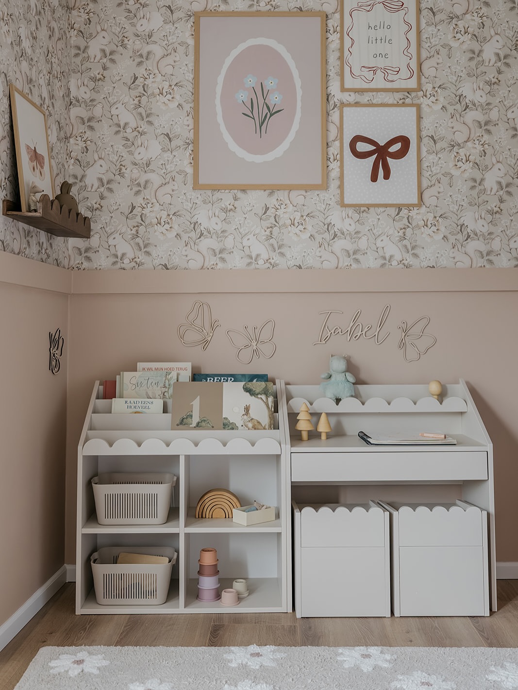 Montessori „Book Nook“ | SET Bücherregal + Kinderschreibtisch + 2 Kinderstühle – Bild 5