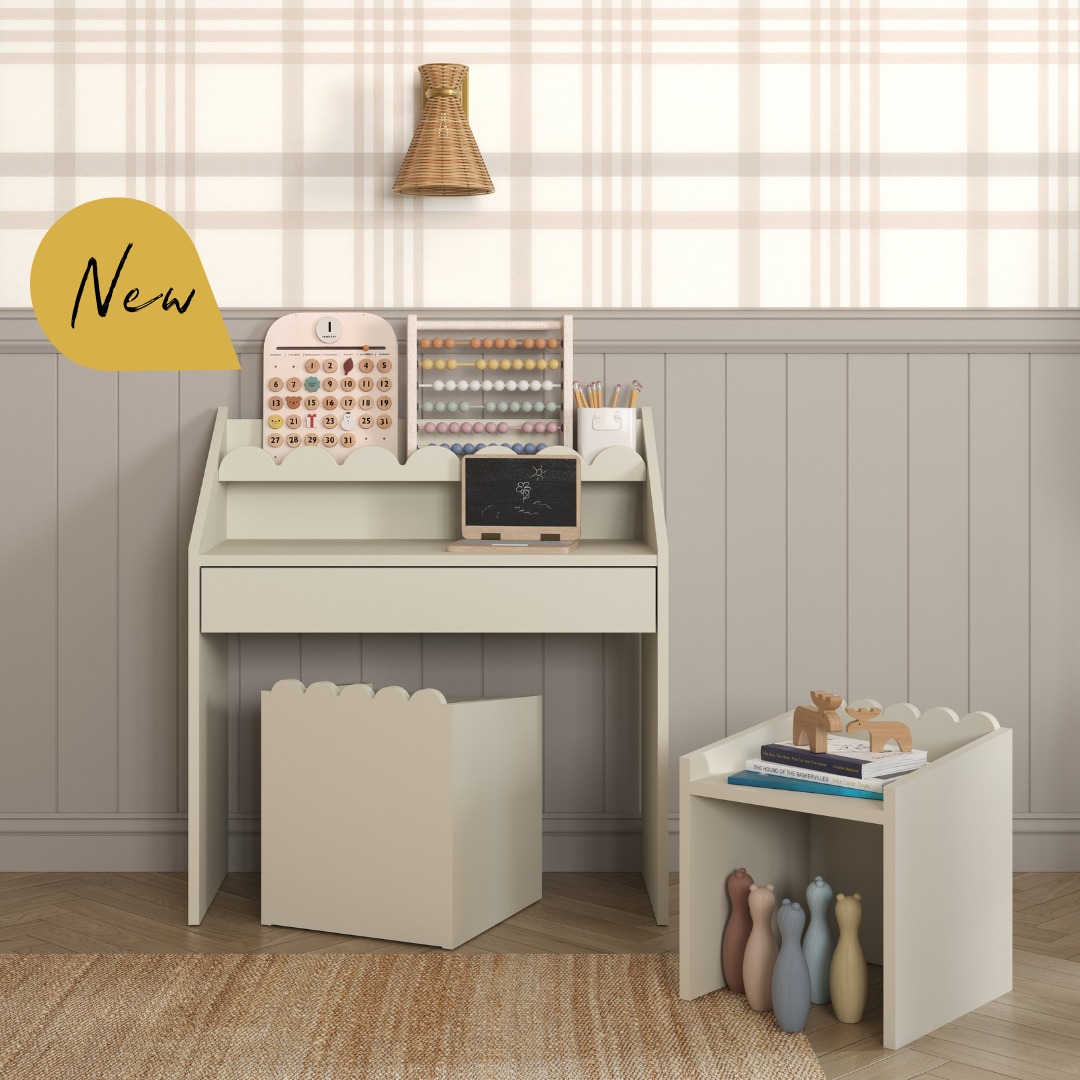 Montessori „Book Nook“ | SET Bücherregal + Kinderschreibtisch + 2 Kinderstühle – Bild 26