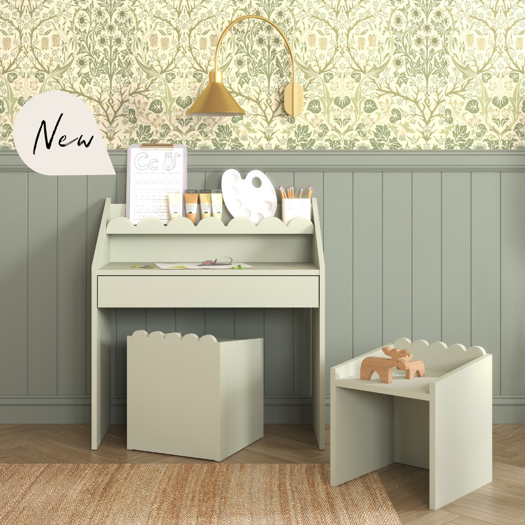 Montessori „Book Nook“ | SET Bücherregal + Kinderschreibtisch + 2 Kinderstühle – Bild 24